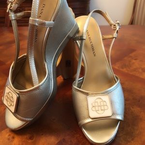 Ladies Dana Buchman Amalfi Gold Wedge Slingback